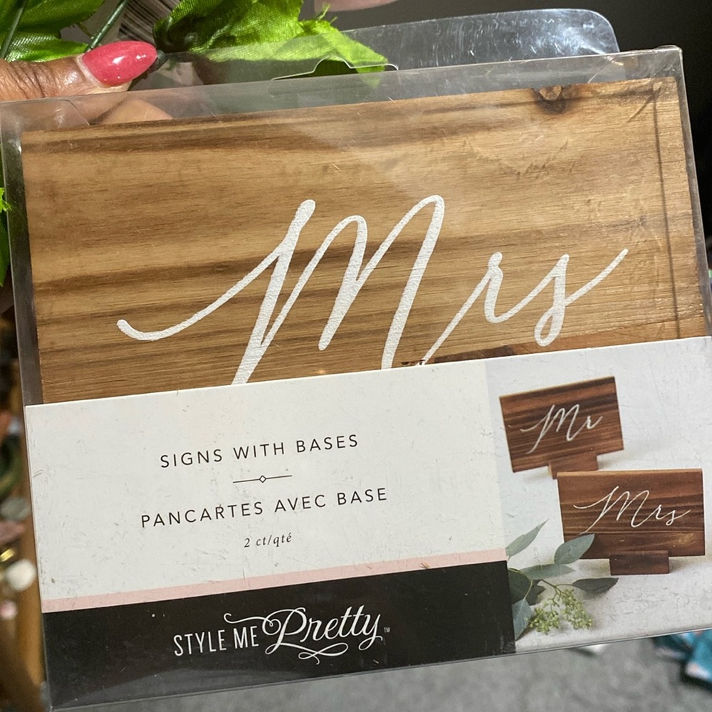 Wedding -Mr. & Mrs. Sign w/Base